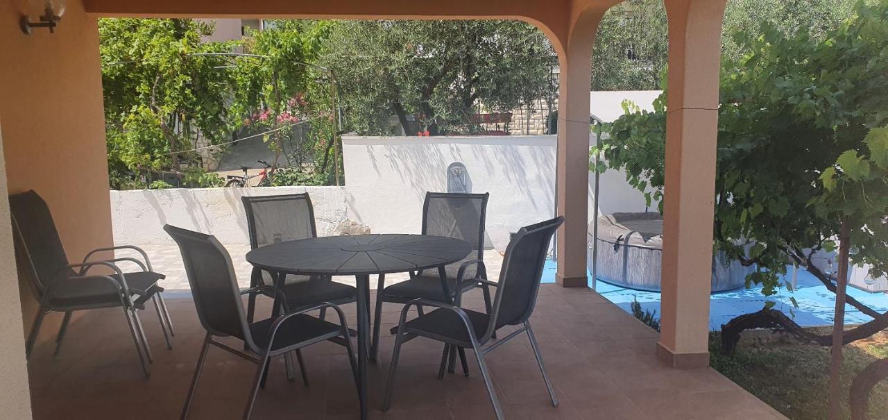 Apartman Z12 Daire Kornić Dış mekan fotoğraf